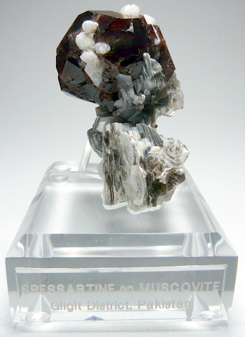 Rare gem triplite specimen discovered in Tucson.